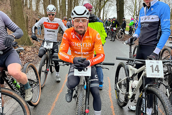 SIENA GARDEN Racing Mountainbike Fahrer Florian Schweter vor dem Start in Bocholt